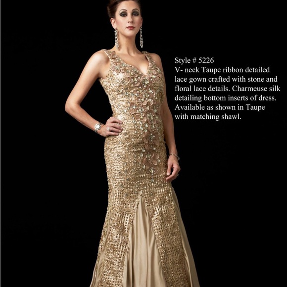 A beautiful embellished gown with graceful details in the colour musk. - Picture 2 of 4